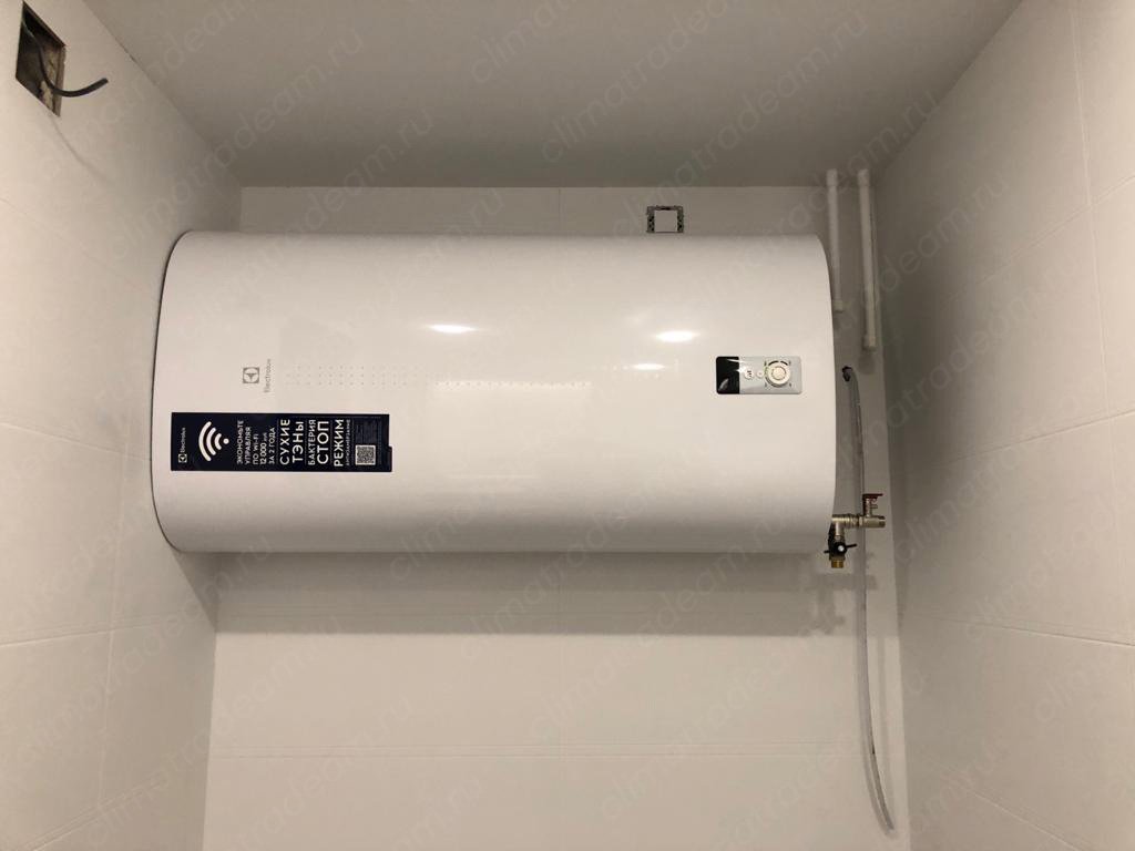 ЖК "Парадный Квартал" в г. Санкт-Петербурге установили вертикальный радиатор Loten и бойлер Electrolux.