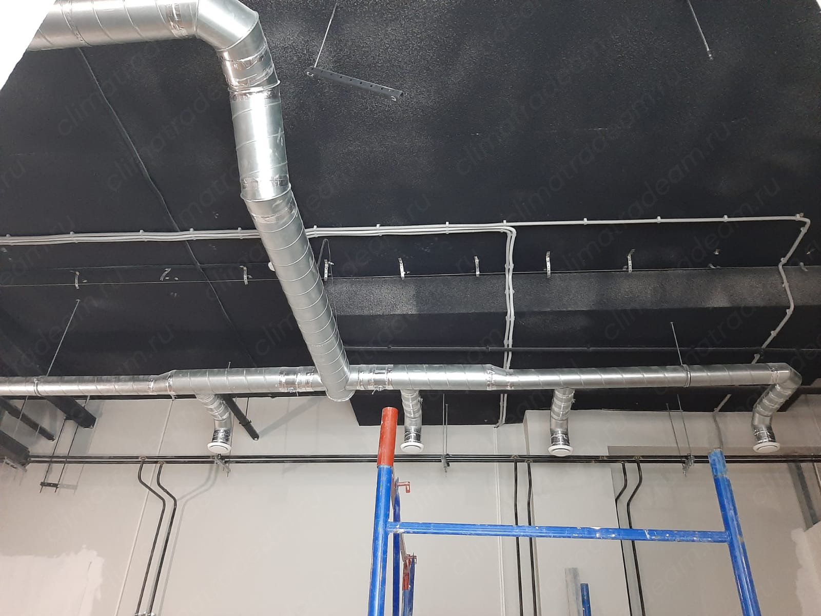 ТЦ "Солнечный" в г. Санкт-Петербурге установили систему вентиляции и VRF систему фирмы Hisense.