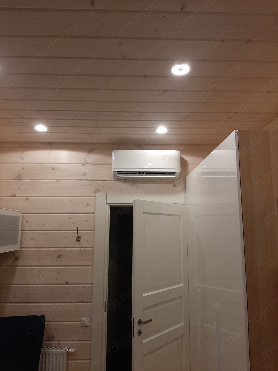 Поселок Соснова частный дом. Установили мульти сплит систему Lessar c 5 внутренними блоками.