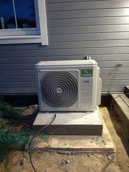 Поселок Соснова частный дом. Установили мульти сплит систему Lessar c 5 внутренними блоками.