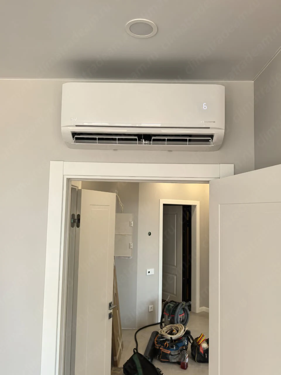 г. Санкт-Петербург в ЖК "Аквилон Залив" улица Чирикова 5 установили мульти сплит-систему на 2 внутренних блока MDV серия Infini.