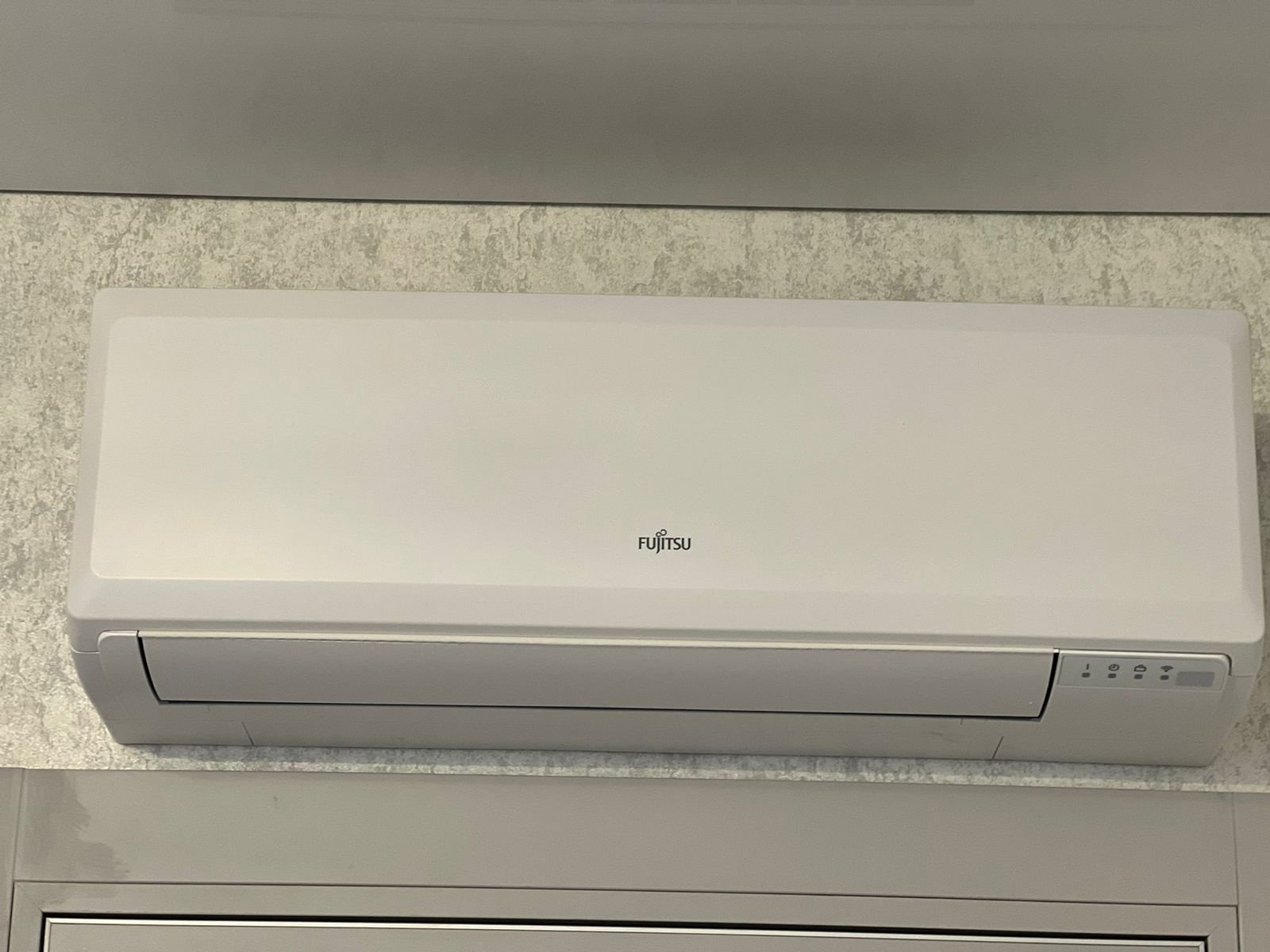 В г. Санкт-Петербург на Набережная Матисова канала д.3 установили две сплит системы Fujitsu серия clarios.