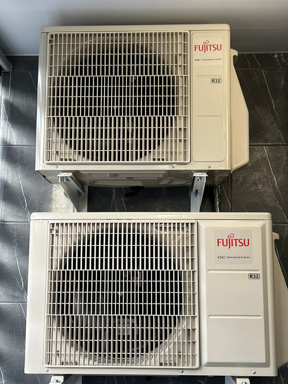 В г. Санкт-Петербург на Набережная Матисова канала д.3 установили две сплит системы Fujitsu серия clarios.