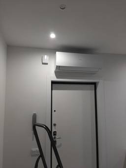 В г. Санкт-Петербург на улице Заставская  установили мулти сплит систему Haier Flexis с 2 внутренними блоками.