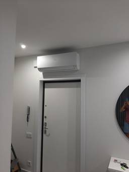 В г. Санкт-Петербург на улице Заставская  установили мулти сплит систему Haier Flexis с 2 внутренними блоками.