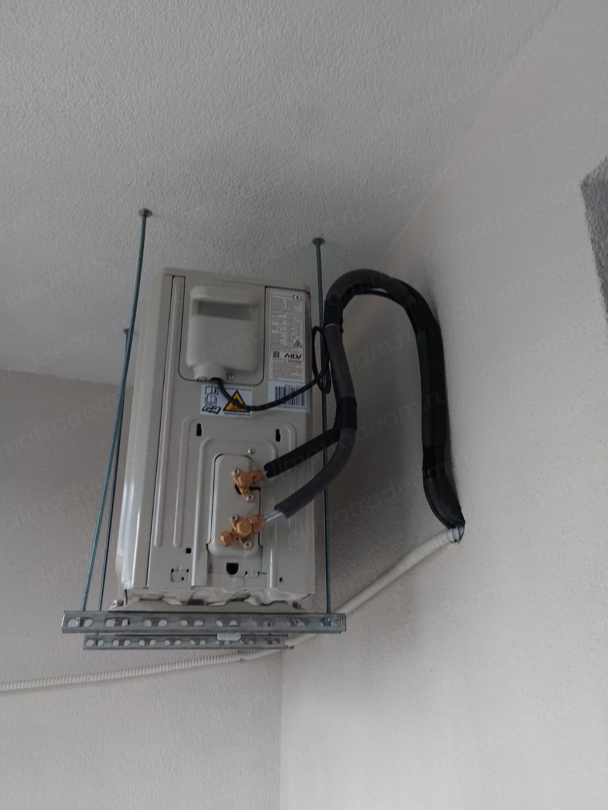 В г. Санкт-Петербург на Кузнецовской улице 28 установили сплит систему MDV MDSAG-09HRDN8/MDOAG-09HDN8 серии Infini inverter.