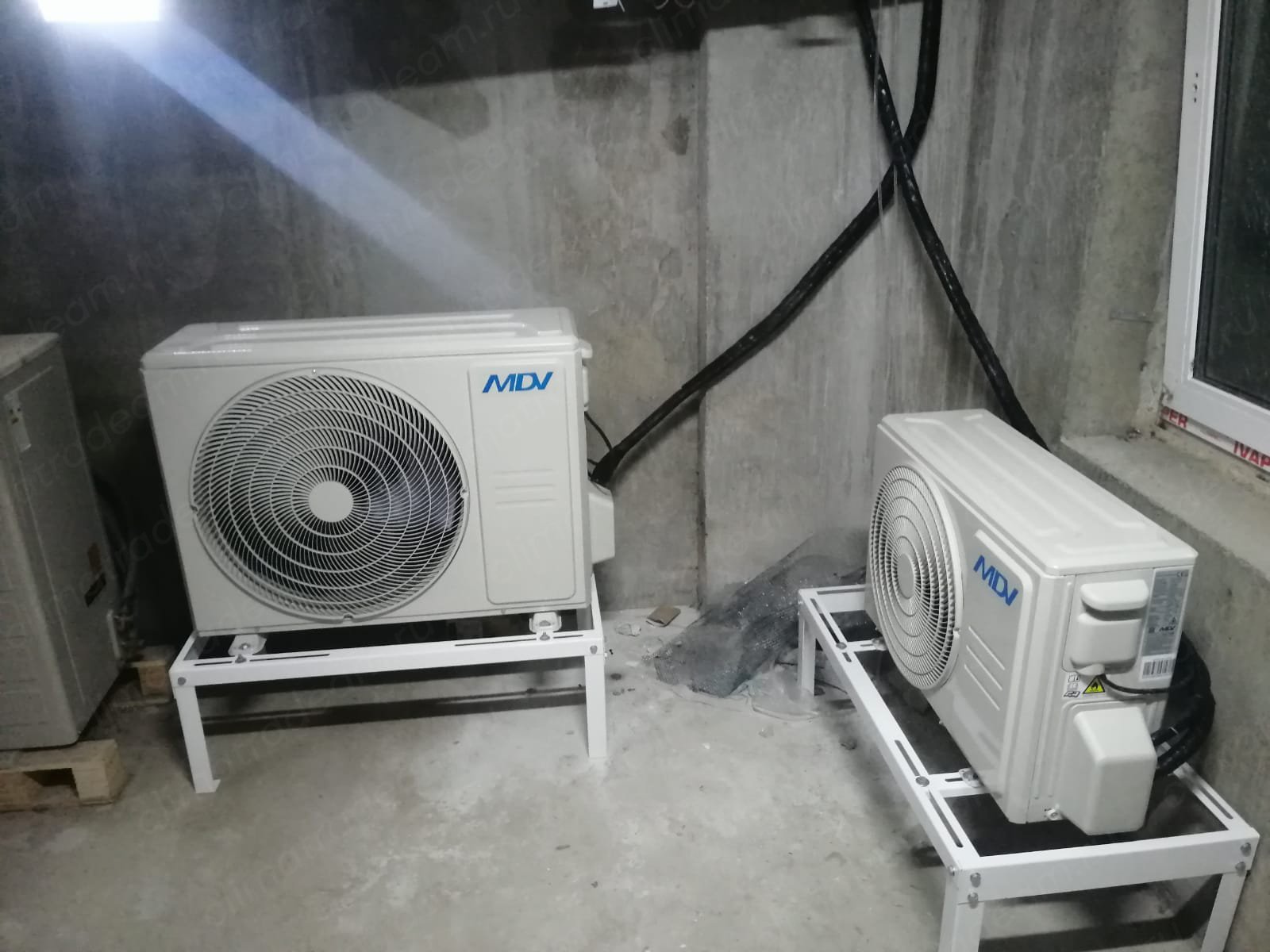 г. Санкт-Петербург в УК "Этажи" установили две сплит-системы Mdv серия Infini.