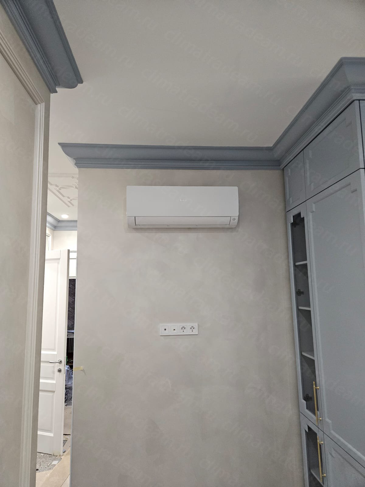 г. Санкт-Петербург в ЖК "Притяжение" установили мульти сплит систему Haier c 3 внутренними настенными блоками серии Flexis.