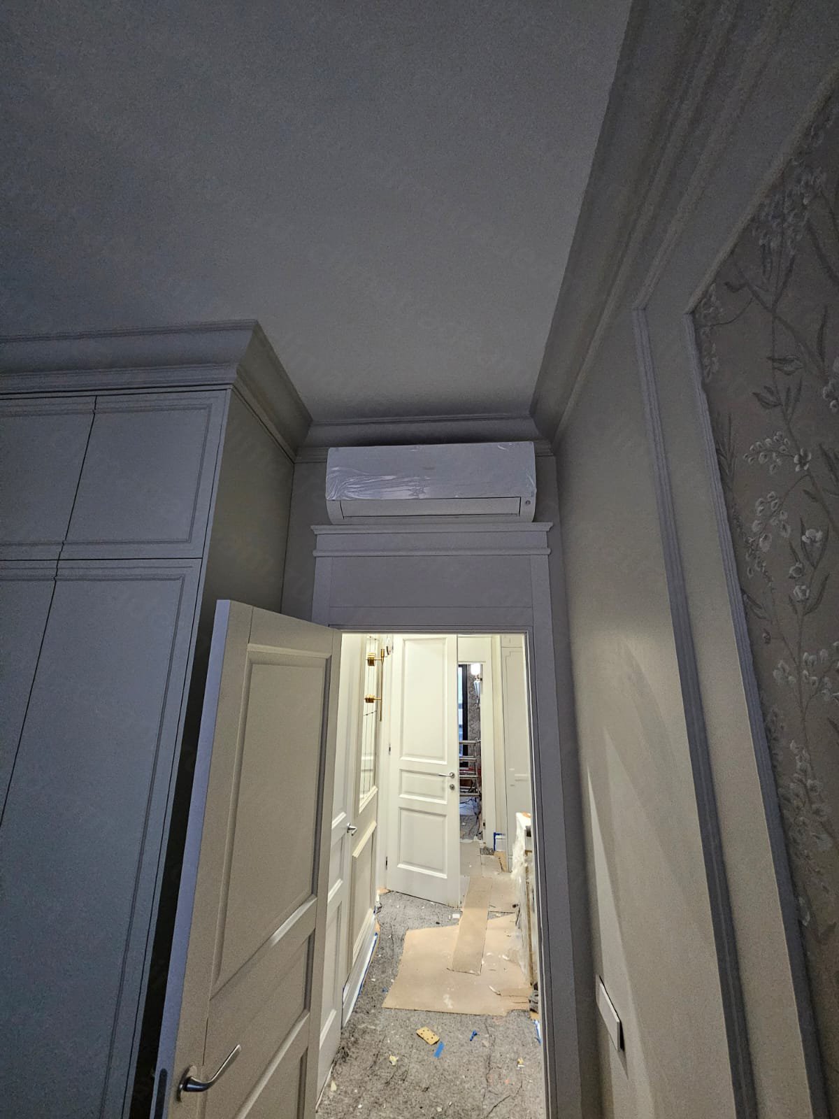 г. Санкт-Петербург в ЖК "Притяжение" установили мульти сплит систему Haier c 3 внутренними настенными блоками серии Flexis.