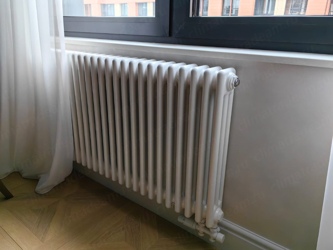 г. Санкт-Петербург в ЖК "Притяжение" установили мульти сплит-системы из 2-х внутренних блоков серии Flexis и радиатор Delta.