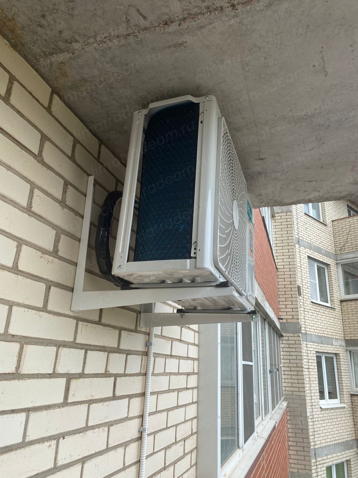 г. Санкт-Петербург на Проспект Космонавтов установили кондиционер Hisense серии Champagne Super.