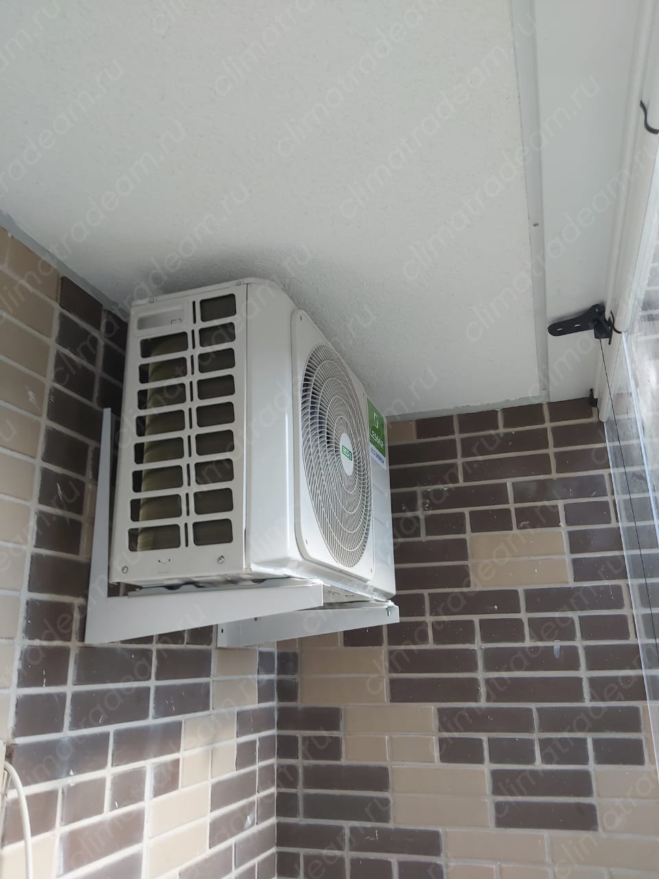 г. Санкт-Петербурге на улице Стачек установили мульти-сплит систему Lessar серии eMagic Inverter c 2 внутренними блоками.