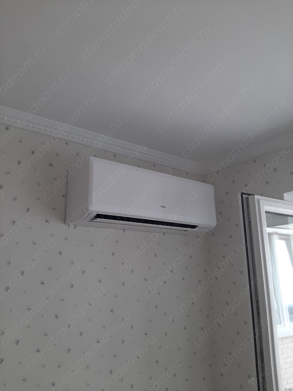 Установили изящный кондиционер Mitsubishi Electric Design MSZ-EF black и сплит-систему Fujitsu Clarios, на проспекте Ветеранов г. Санкт-Петербург.