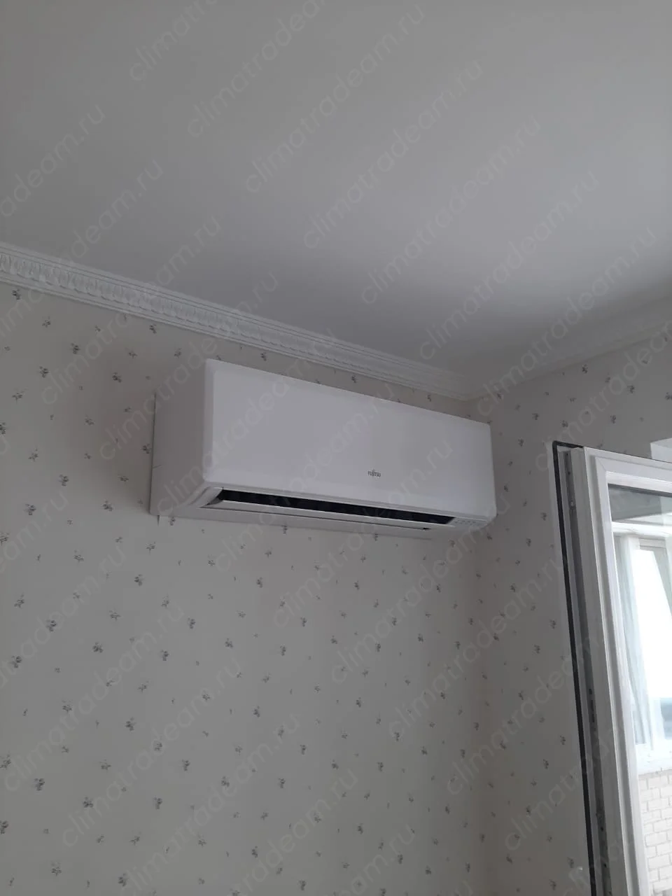 Установили изящный кондиционер Mitsubishi Electric Design MSZ-EF black и сплит-систему Fujitsu Clarios, на проспекте Ветеранов г. Санкт-Петербург.