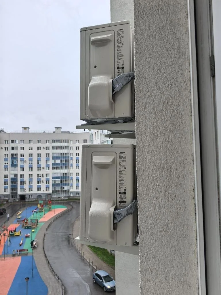 г. Санкт-Петербург в ЖК "Самоцветы" установили 2 кондиционера Panasonic Design silver Z